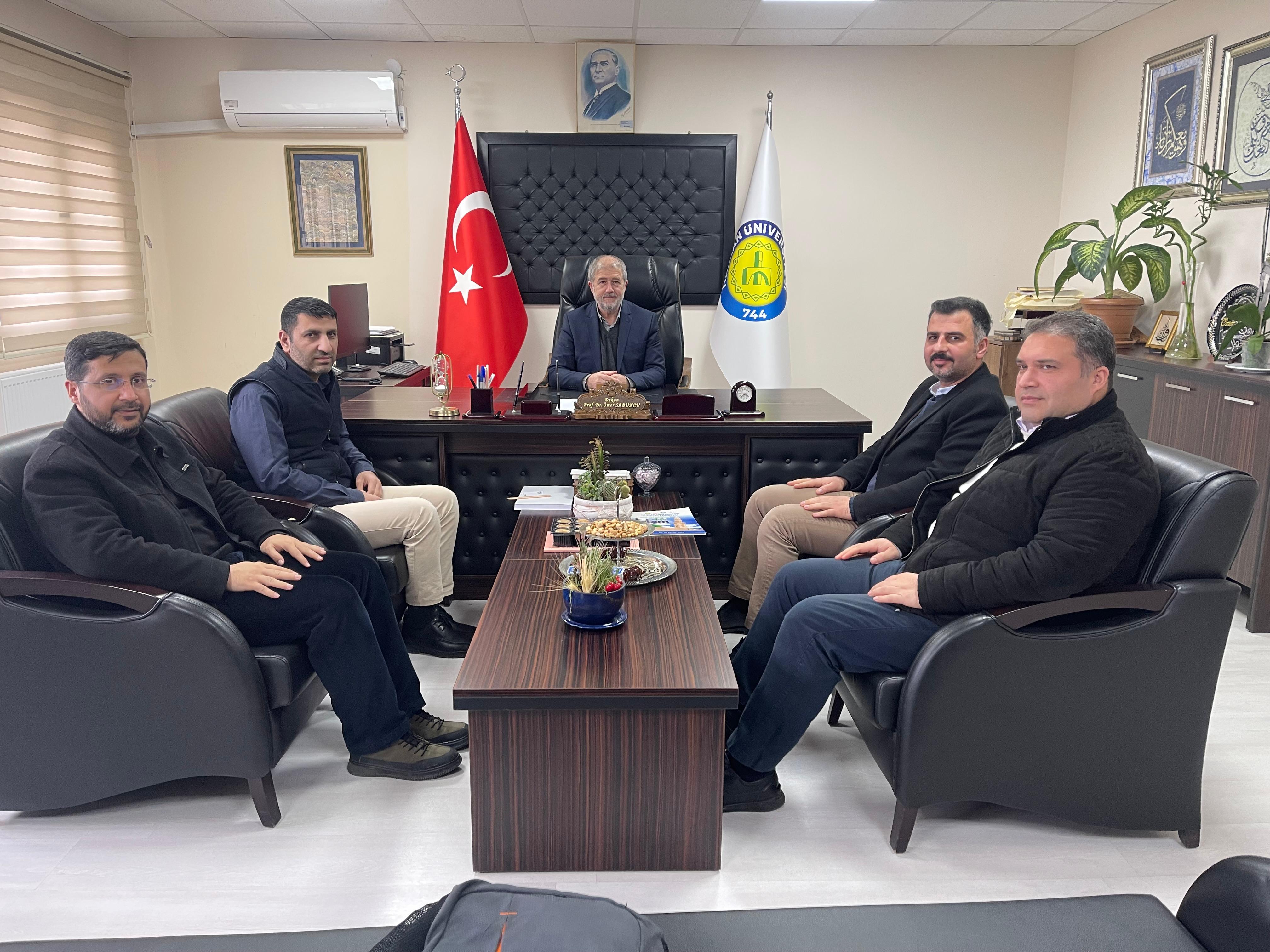 Lisansüstü Eğitim Enstitüsü Müdürü Dr. Öğr. Üyesi Sabri Akın ile Prof. Dr. Mustafa Durgun Fakültemizi Ziyaret Ettiler.